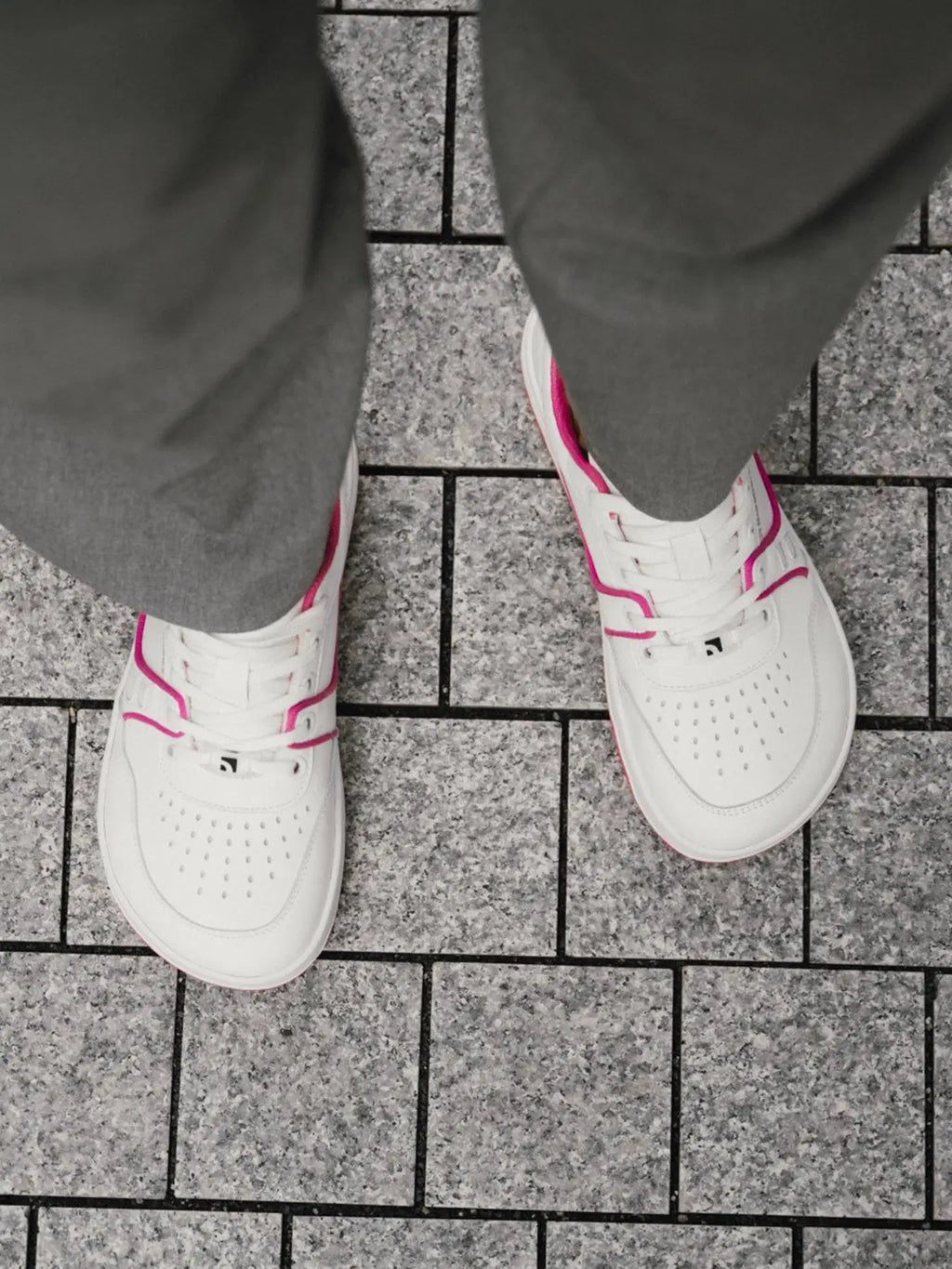 Barfuß-Sneaker Barebarics Arise - Weiß & Himbeerrosa