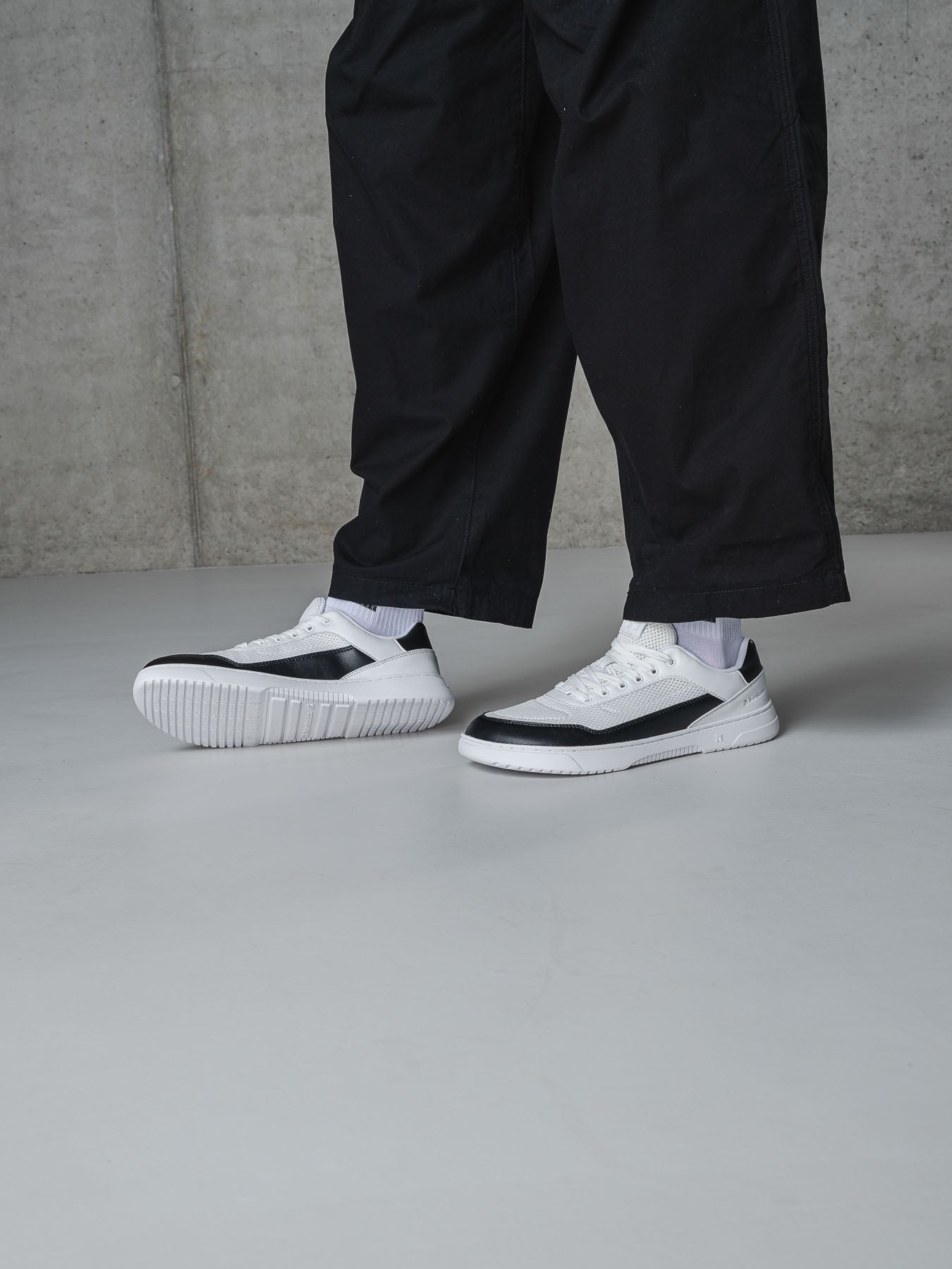 Barfuß-Sneaker Barebarics Vaporo – Weiß & Schwarz