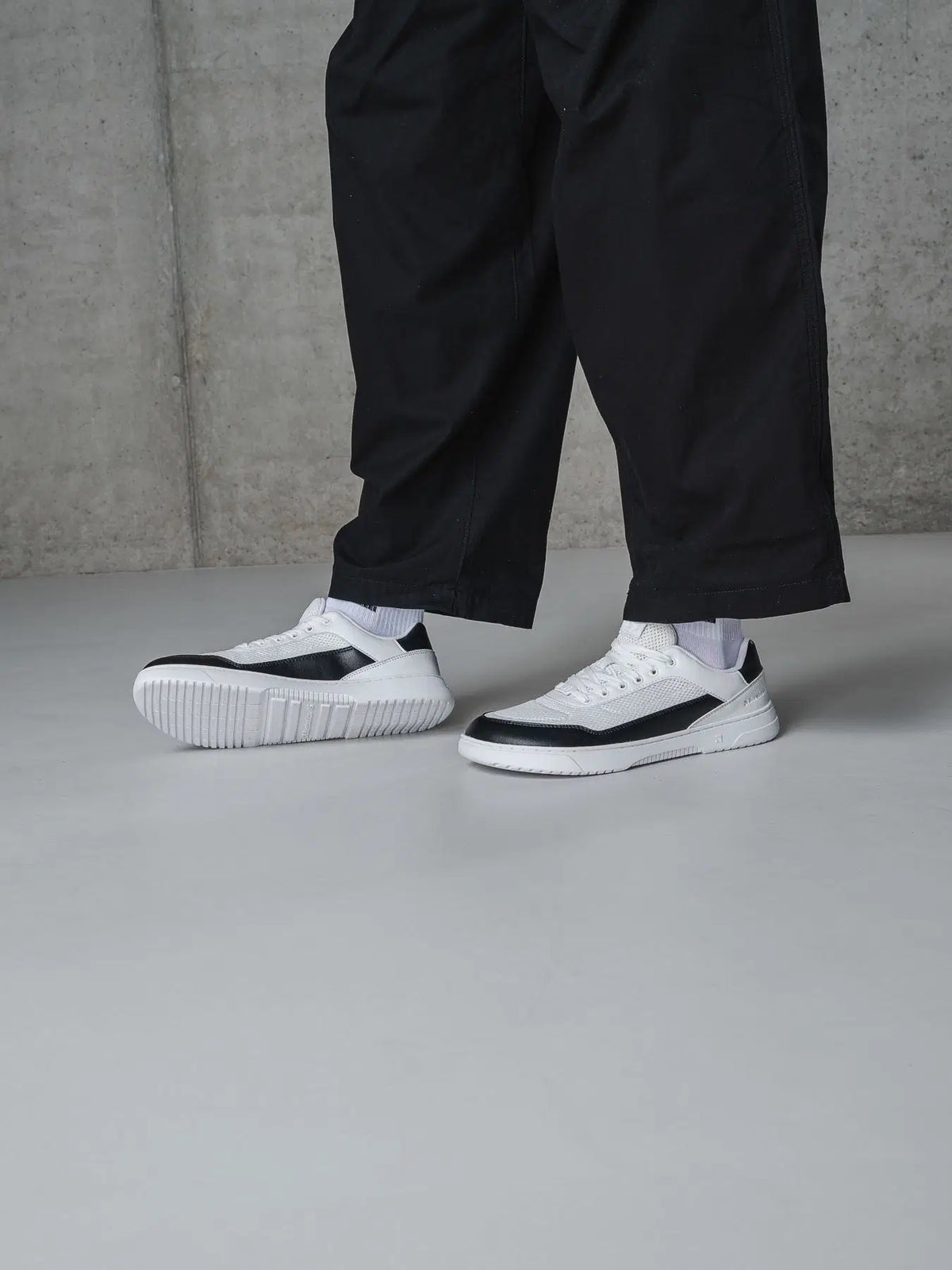 Barfuß-Sneaker Barebarics Vaporo – Weiß & Schwarz